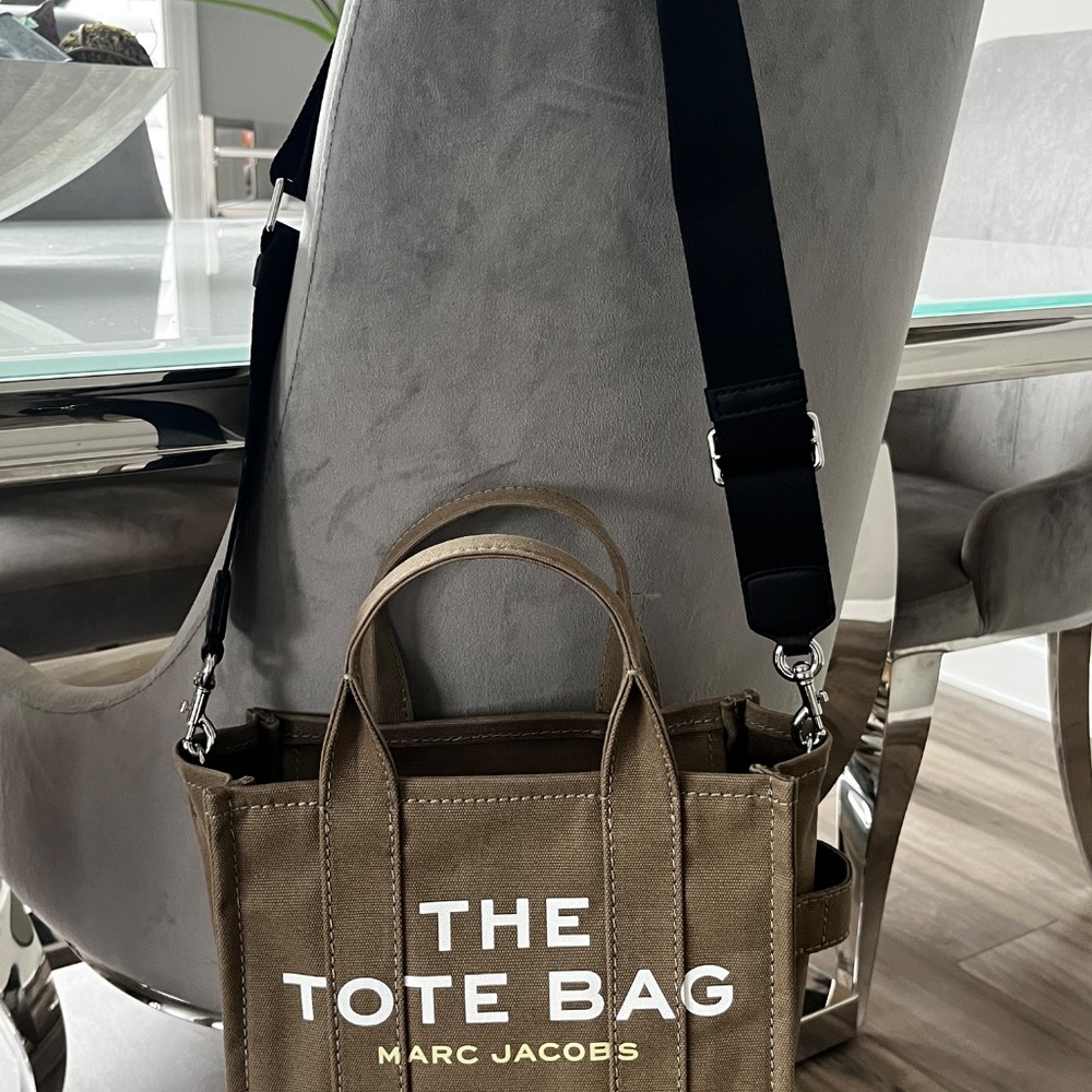 Marc Jacobs The Tote Bag Small - Picture 2 of 5